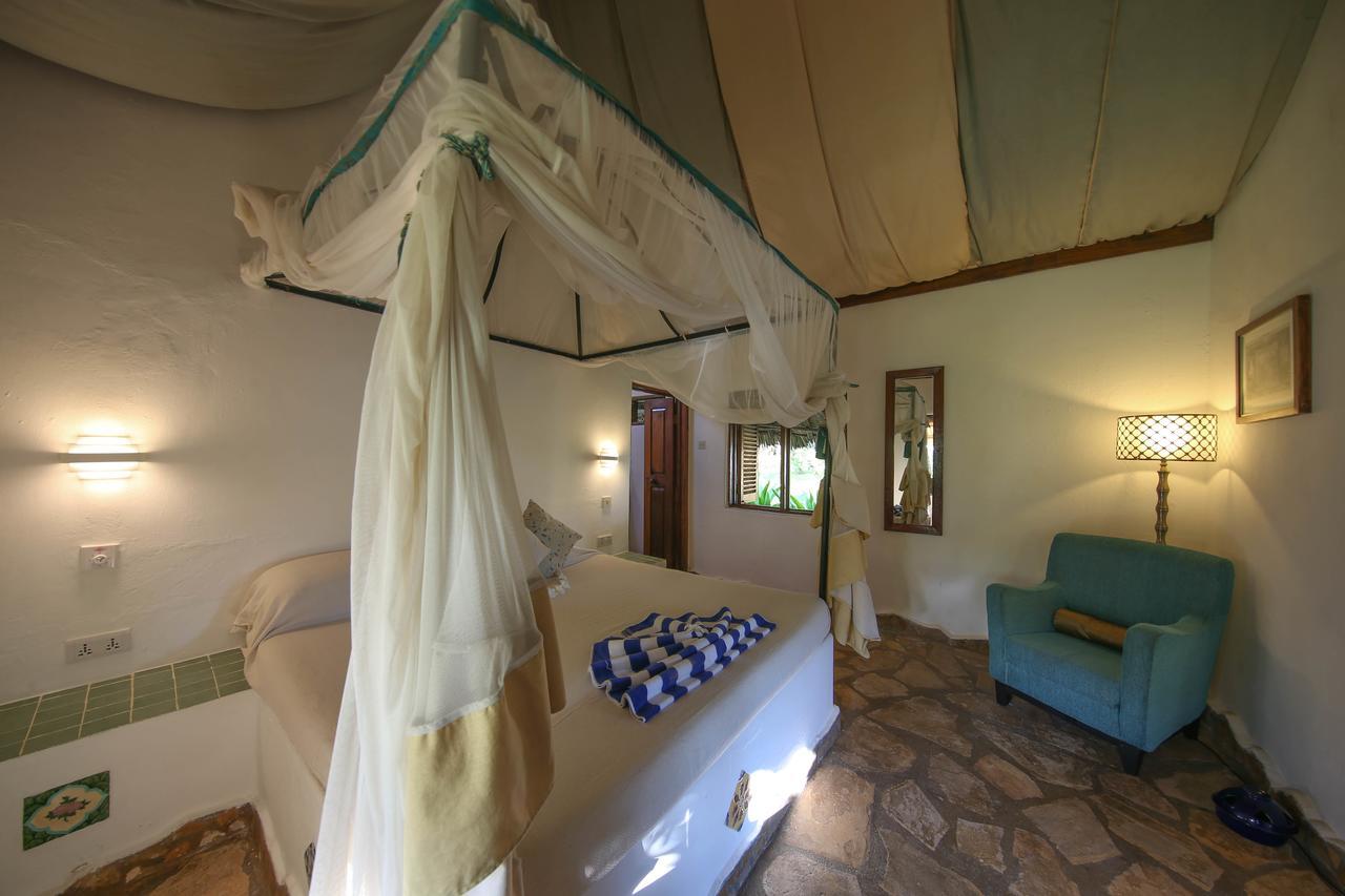 Kinasi Lodge Utende ภายนอก รูปภาพ