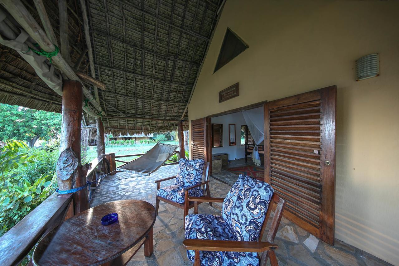 Kinasi Lodge Utende ภายนอก รูปภาพ