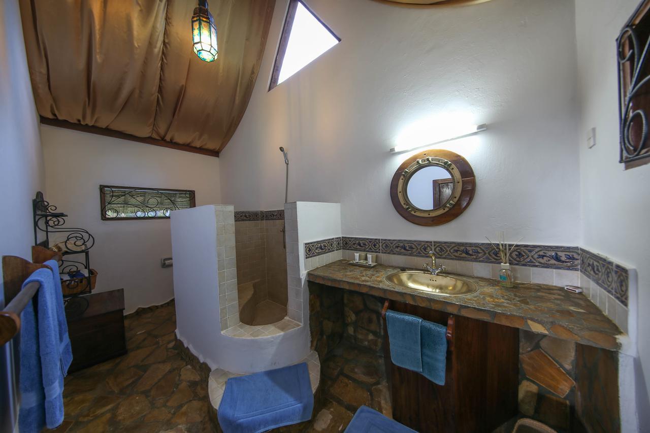 Kinasi Lodge Utende ภายนอก รูปภาพ