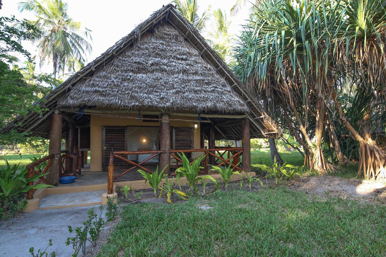 Kinasi Lodge Utende ภายนอก รูปภาพ