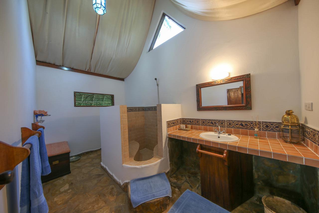 Kinasi Lodge Utende ภายนอก รูปภาพ
